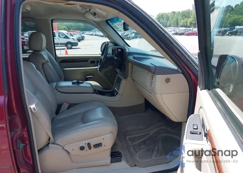 2004 Cadillac Escalade Standard z USA, uszkodzony, nr VIN 1GYEK63N64R174662